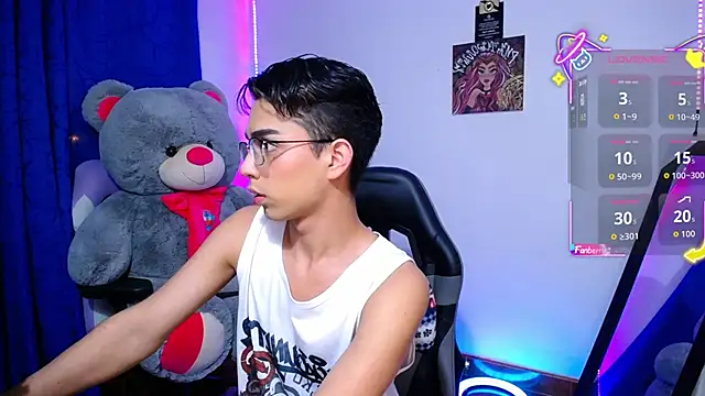 OwenBluee online show from 06/20/26, 06:38
