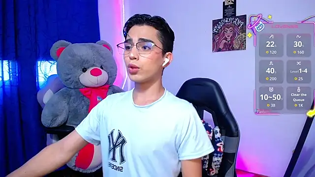 OwenBluee online show from 06/24/26, 12:26