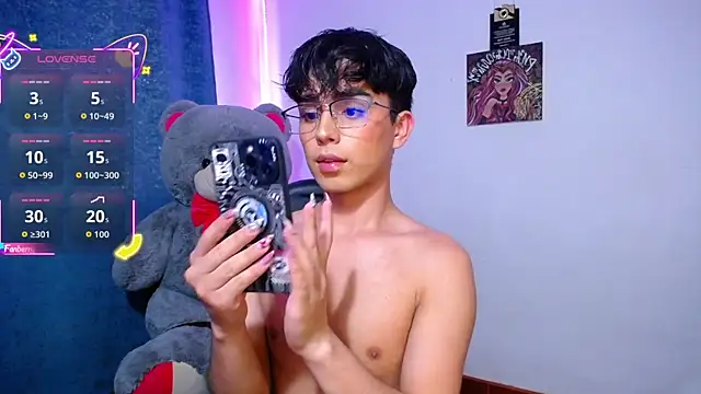OwenBluee online show from 08/03/26, 06:11