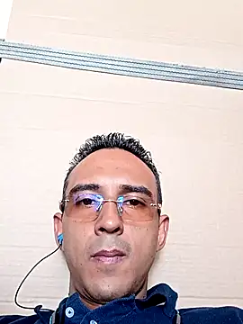 Snapshot of paisa233 chatting on 09/11/25, 03:23 paisa233 online show from 09/11/25, 03:23