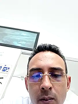 Snapshot of paisa233 chatting on 09/15/25, 09:26 paisa233 online show from 09/15/25, 09:26