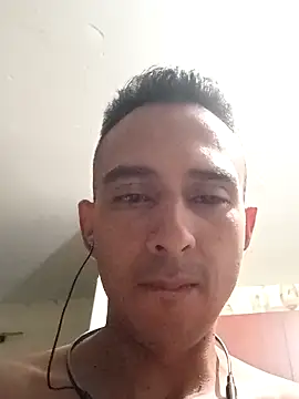 Snapshot of paisa233 chatting on 10/04/25, 04:21 paisa233 online show from 10/04/25, 04:21