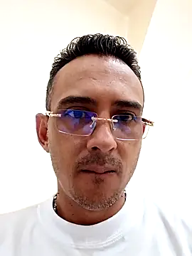 Snapshot of paisa233 chatting on 10/15/25, 12:38 paisa233 online show from 10/15/25, 12:38