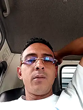 Snapshot of paisa233 chatting on 10/27/25, 04:22 paisa233 online show from 10/27/25, 04:22