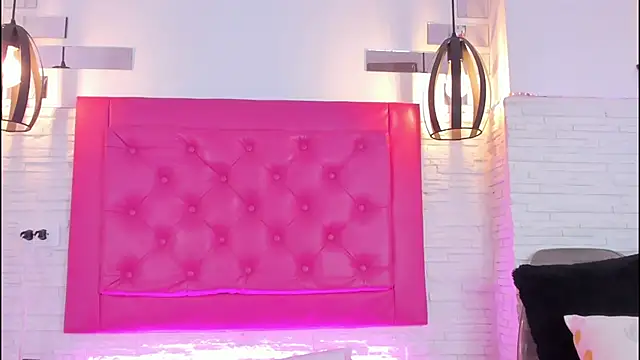 Snapshot of mia_six66 chatting on 01/31/25, 02:39 mia six66 online show from 01/31/25, 02:39