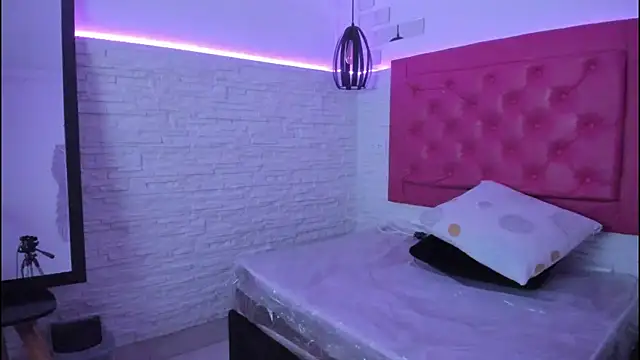 Snapshot of mia_six66 chatting on 02/08/25, 11:12 mia six66 online show from 02/08/25, 11:12