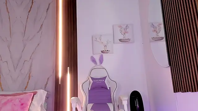 Snapshot of mia_six66 chatting on 10/08/25, 11:30 mia six66 online show from 10/08/25, 11:30