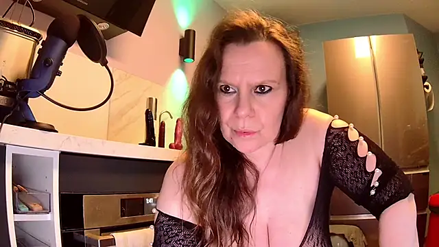 Snapshot of Endrocleia chatting on 12/17/24, 12:45 Endrocleia online show from 12/17/24, 12:45