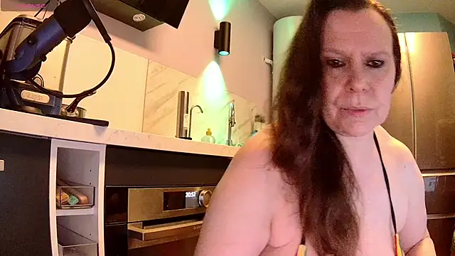Snapshot of Endrocleia chatting on 03/08/25, 07:53 Endrocleia online show from 03/08/25, 07:53