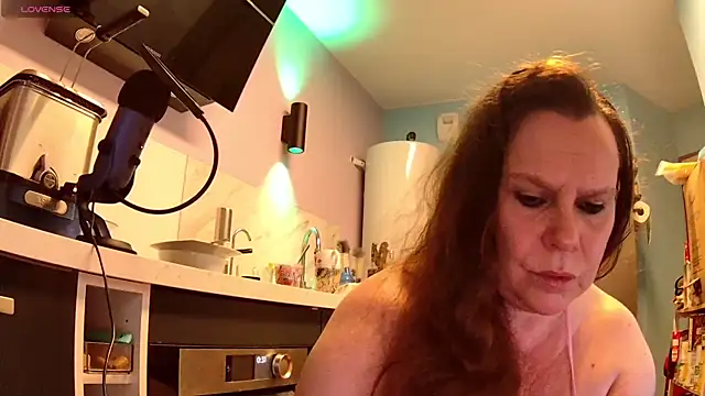 Snapshot of Endrocleia chatting on 09/19/25, 10:32 Endrocleia online show from 09/19/25, 10:32