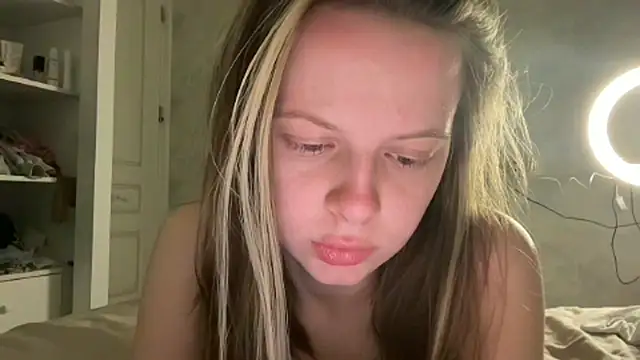 Snapshot of wrenlie chatting on 05/16/26, 12:18 wrenlie online show from 05/16/26, 12:18