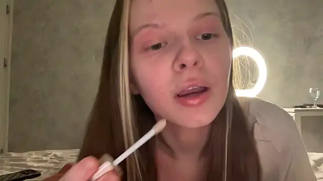 Snapshot of wrenlie chatting on 06/03/26, 08:36 wrenlie online show from 06/03/26, 08:36