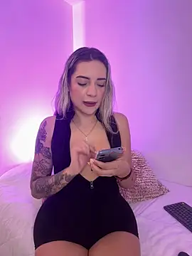 Snapshot of mariablonde_ chatting on 05/01/26, 12:26 mariablonde online show from 05/01/26, 12:26