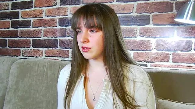 Snapshot of Sofia_Hugs chatting on 10/28/25, 06:43 Sofia Hugs online show from 10/28/25, 06:43