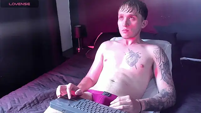 Dylanwhite23  online show from 12/15/25, 05:06