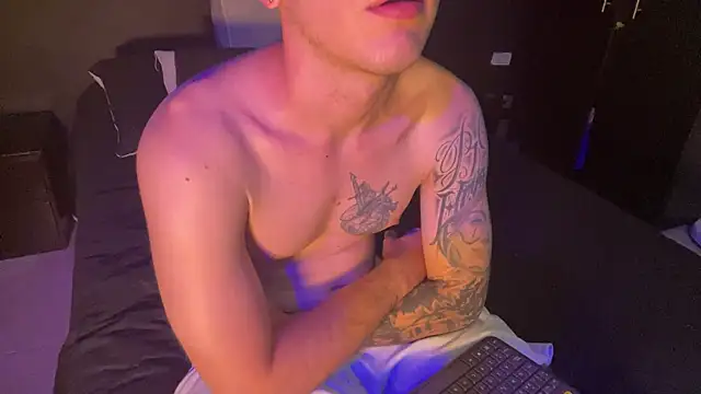 Dylanwhite23  online show from 01/15/26, 09:40