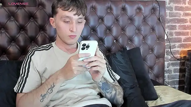 Dylanwhite23  online show from 01/17/26, 03:44