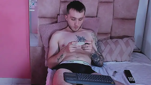 Dylanwhite23  online show from 04/23/26, 09:50