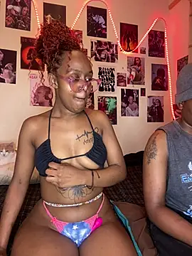 Snapshot of naughtybitches5 chatting on 12/06/24, 05:42 naughtybitches5 online show from 12/06/24, 05:42