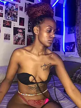 Snapshot of naughtybitches5 chatting on 01/02/25, 03:58 naughtybitches5 online show from 01/02/25, 03:58