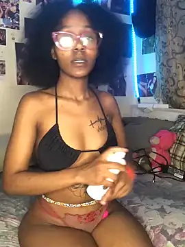 Snapshot of naughtybitches5 chatting on 03/19/25, 03:41 naughtybitches5 online show from 03/19/25, 03:41