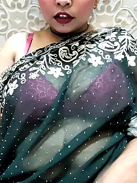 Snapshot of Indian-Nazia chatting on 06/02/26, 10:28 Indian-Nazia online show from 06/02/26, 10:28