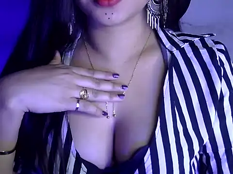 akshara thakur9 online show from 10/12/25, 04:11