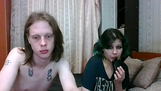 Snapshot of Crystal_Love_Porn chatting on 03/04/25, 04:27 Crystal Love Porn online show from 03/04/25, 04:27