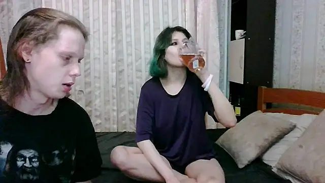 Snapshot of Crystal_Love_Porn chatting on 03/11/25, 09:37 Crystal Love Porn online show from 03/11/25, 09:37