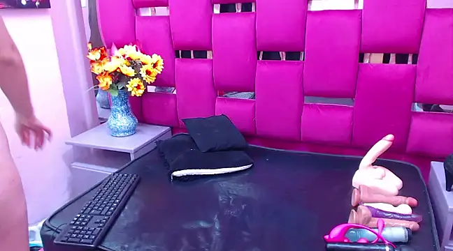 Snapshot of Lya_Anal chatting on 02/13/25, 06:20 Lya Anal online show from 02/13/25, 06:20