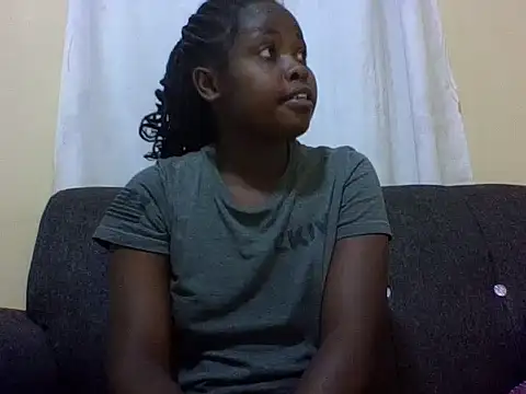 Snapshot of Sweetcecie01 chatting on 05/19/26, 01:56 Sweetcecie01 online show from 05/19/26, 01:56