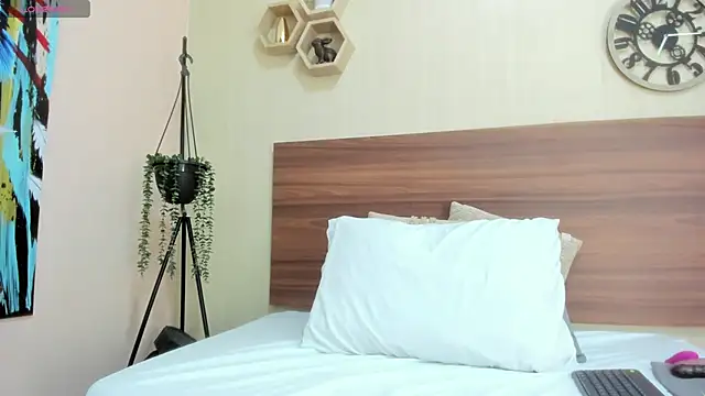 Anastasiapriest online show from 12/04/25, 12:14