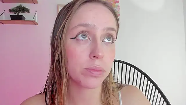 Snapshot of SofiaGc chatting on 12/19/24, 02:56 SofiaGc online show from 12/19/24, 02:56