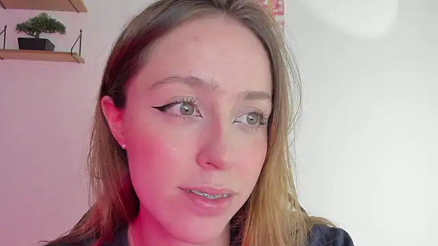 Snapshot of SofiaGc chatting on 12/27/24, 02:47 SofiaGc online show from 12/27/24, 02:47