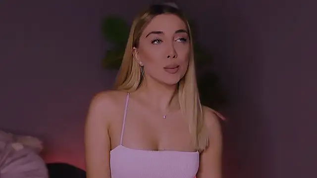 Snapshot of Jessielle chatting on 12/20/25, 09:05 Jessielle online show from 12/20/25, 09:05