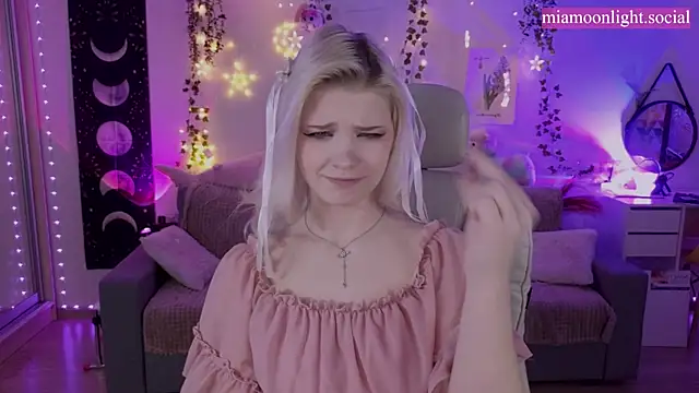 Snapshot of Moonlight_Mia chatting on 03/08/25, 07:20 Moonlight Mia online show from 03/08/25, 07:20