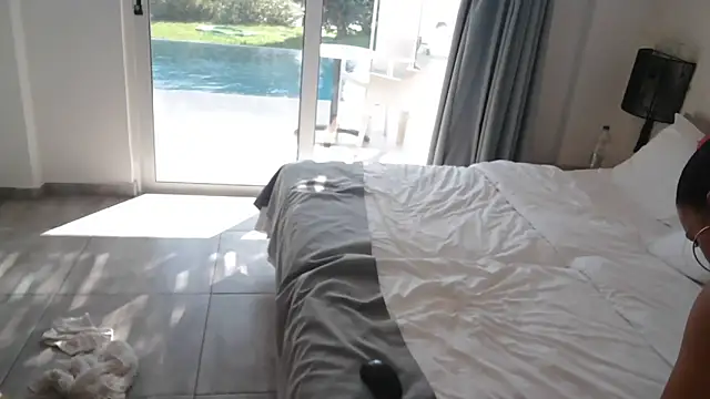 HotElena online show from 09/15/25, 01:11