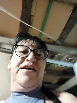 clarita 01 online show from 10/14/25, 10:38