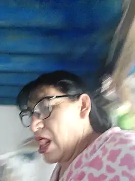 clarita 01 online show from 04/17/26, 02:20