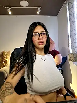 Snapshot of Alin_Aly chatting on 03/05/25, 03:40 Alin Aly online show from 03/05/25, 03:40