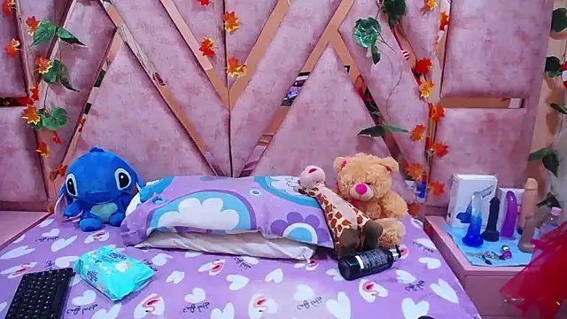 Snapshot of Emmily_Walker chatting on 12/18/24, 12:18 Emmily Walker online show from 12/18/24, 12:18