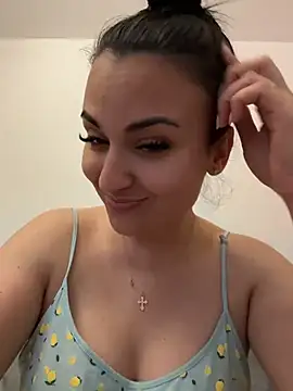 Snapshot of AlexandraRand chatting on 06/15/26, 01:46 AlexandraRand online show from 06/15/26, 01:46