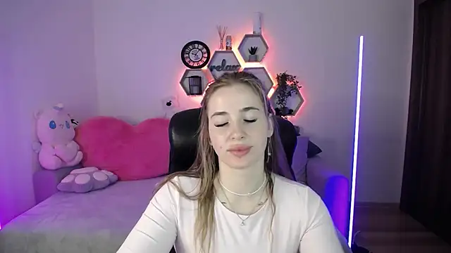 SabrinViolet online show from 04/17/26, 08:06