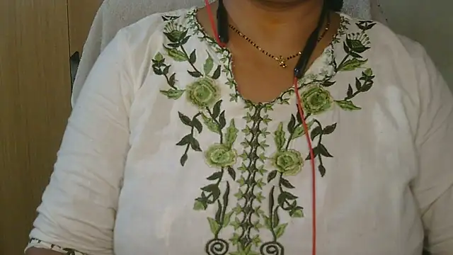 Snapshot of Cute_Ruhi99 chatting on 04/27/26, 08:01 Cute Ruhi99 online show from 04/27/26, 08:01