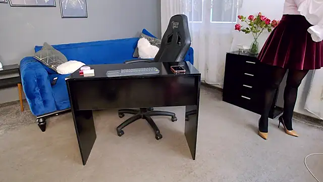 AnneHove online show from 11/17/25, 06:08