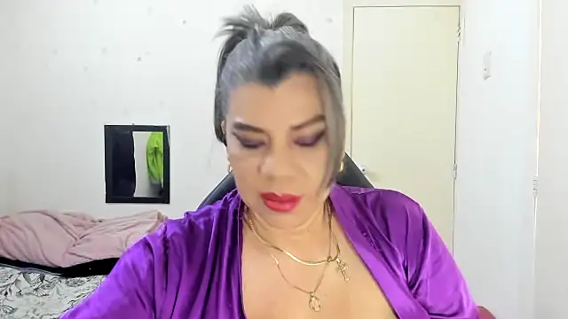 vikyadams online show from 11/25/25, 04:40