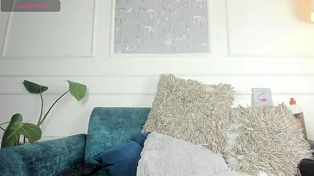 yossi peach cute online show from 04/18/26, 08:20