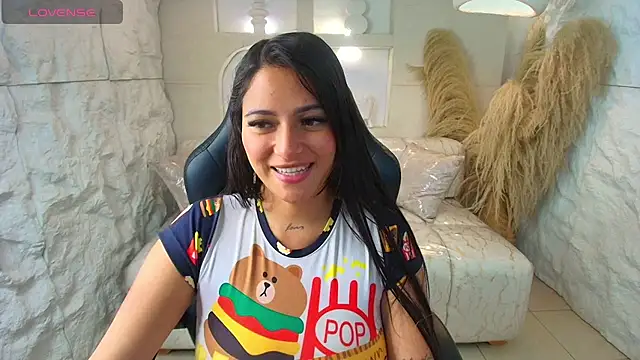 Dakotha v  online show from 04/14/26, 04:51