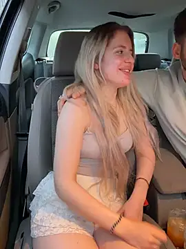 Snapshot of Holly-Glamour chatting on 06/24/26, 07:46 Holly-Glamour online show from 06/24/26, 07:46