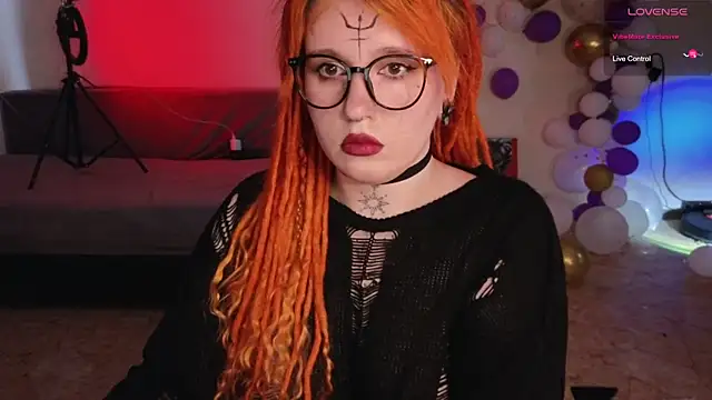 Snapshot of The_Full_Red_Moon chatting on 10/18/25, 09:21 The Full Red Moon online show from 10/18/25, 09:21